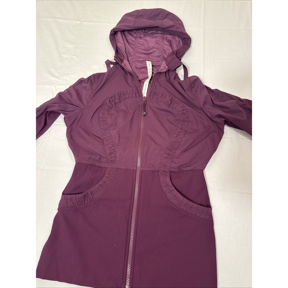 Lululemon Hooded Define Jacket Ruched Nulu Slim Fit Size 8 BORDEAUX EXCELLENT - Picture 2 of 16